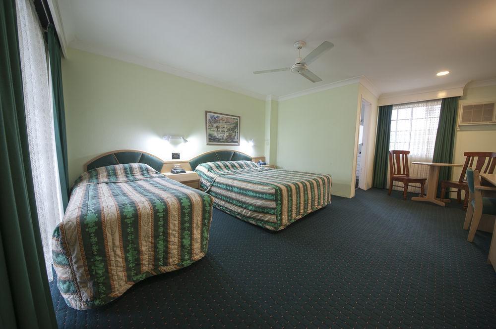 Colonial Terrace Motor Inn Raymond Terrace Eksteriør billede