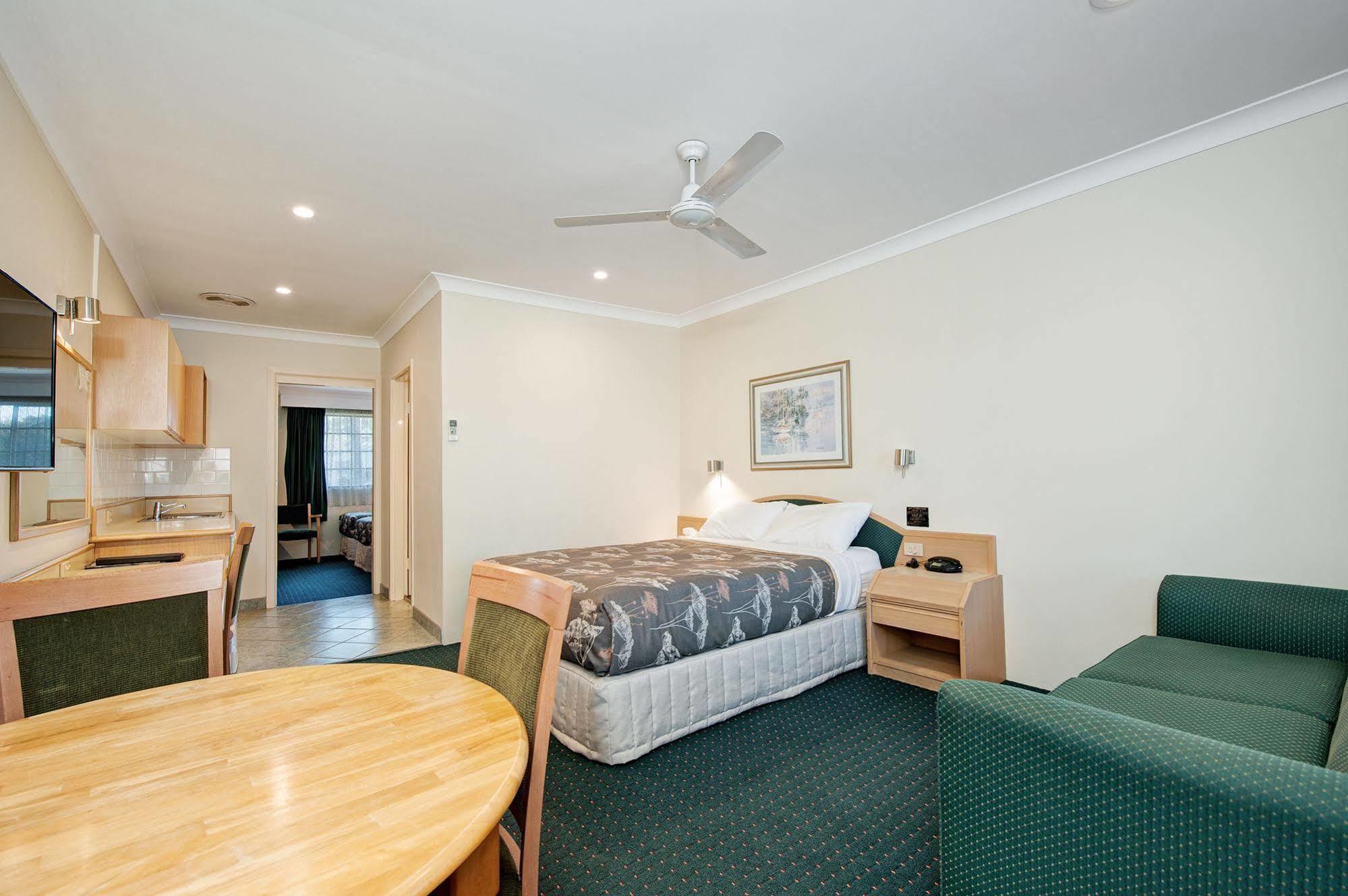 Colonial Terrace Motor Inn Raymond Terrace Eksteriør billede