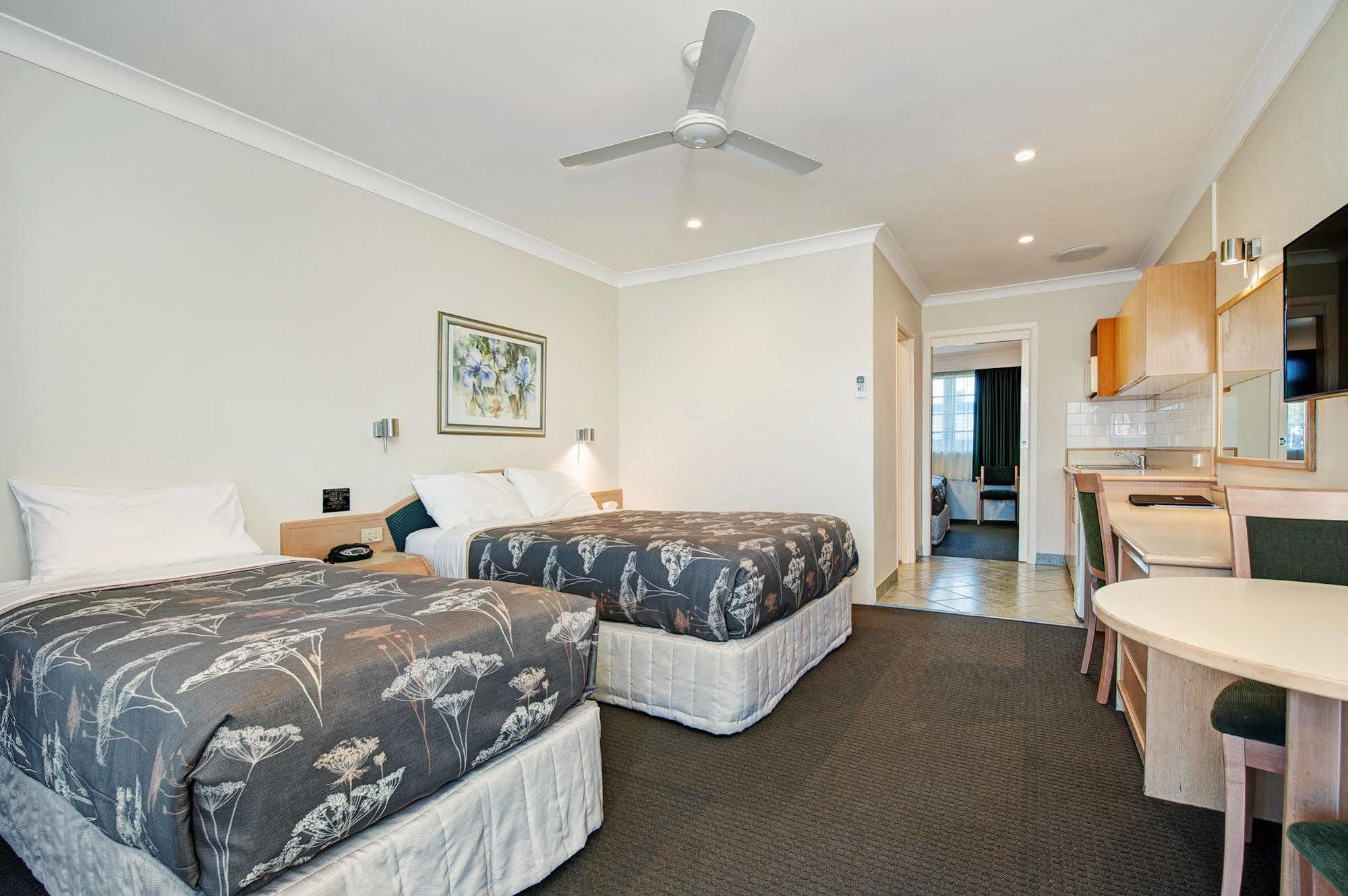 Colonial Terrace Motor Inn Raymond Terrace Eksteriør billede
