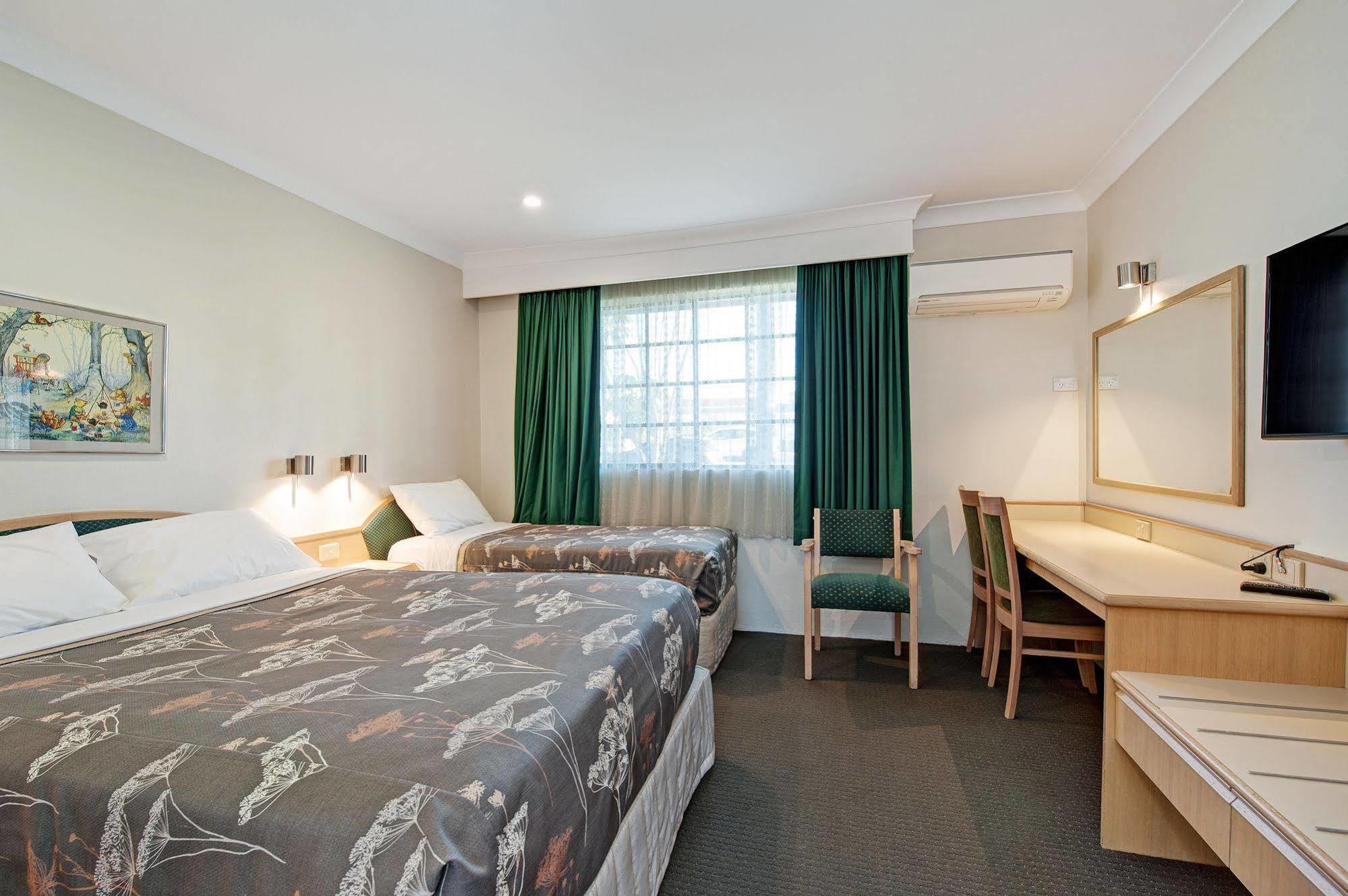 Colonial Terrace Motor Inn Raymond Terrace Eksteriør billede