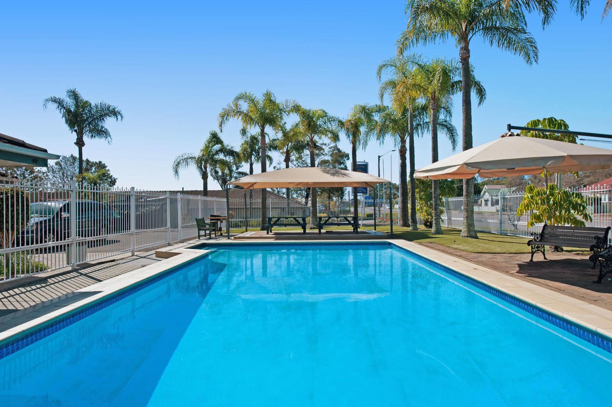 Colonial Terrace Motor Inn Raymond Terrace Eksteriør billede