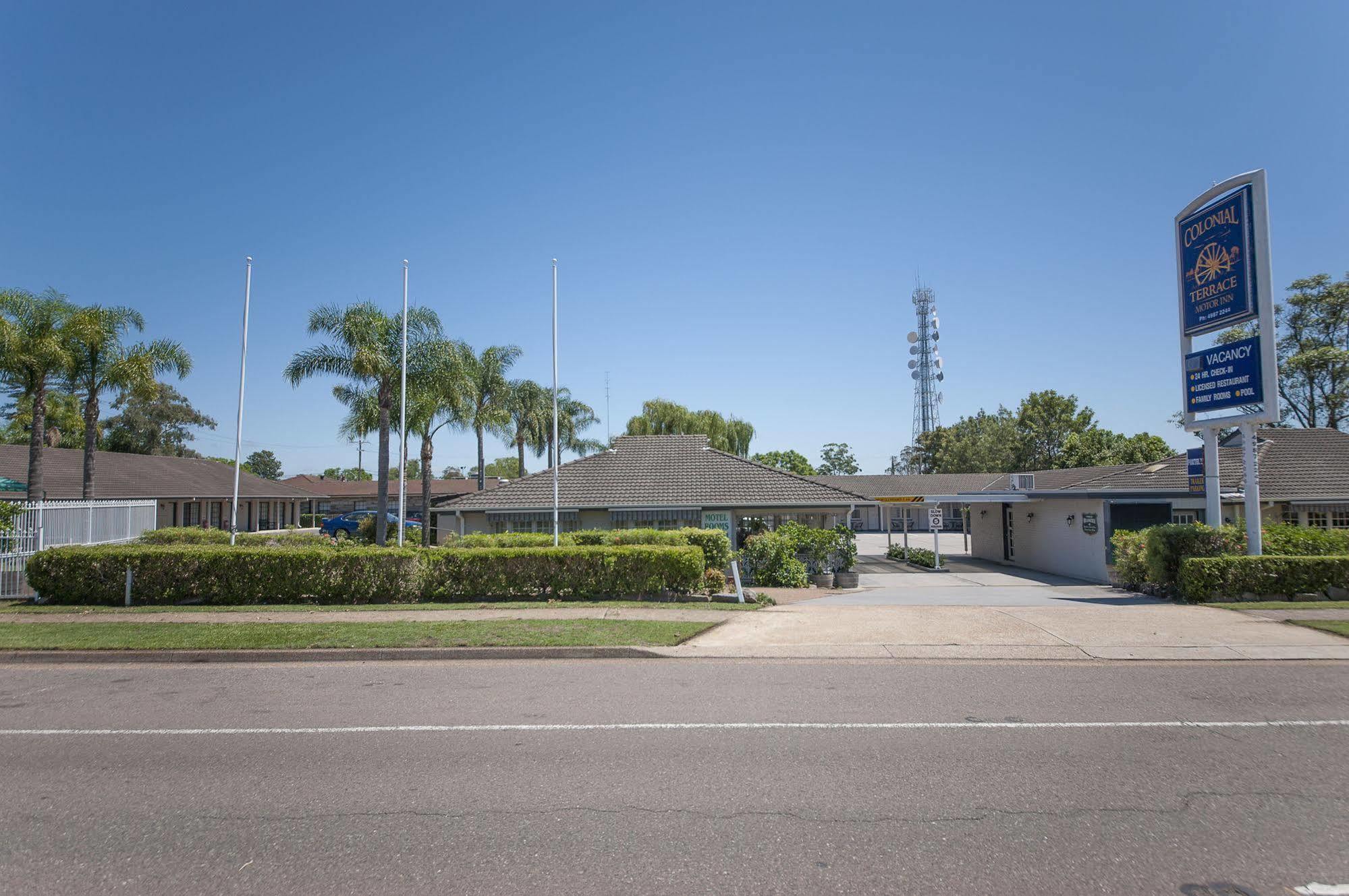 Colonial Terrace Motor Inn Raymond Terrace Eksteriør billede